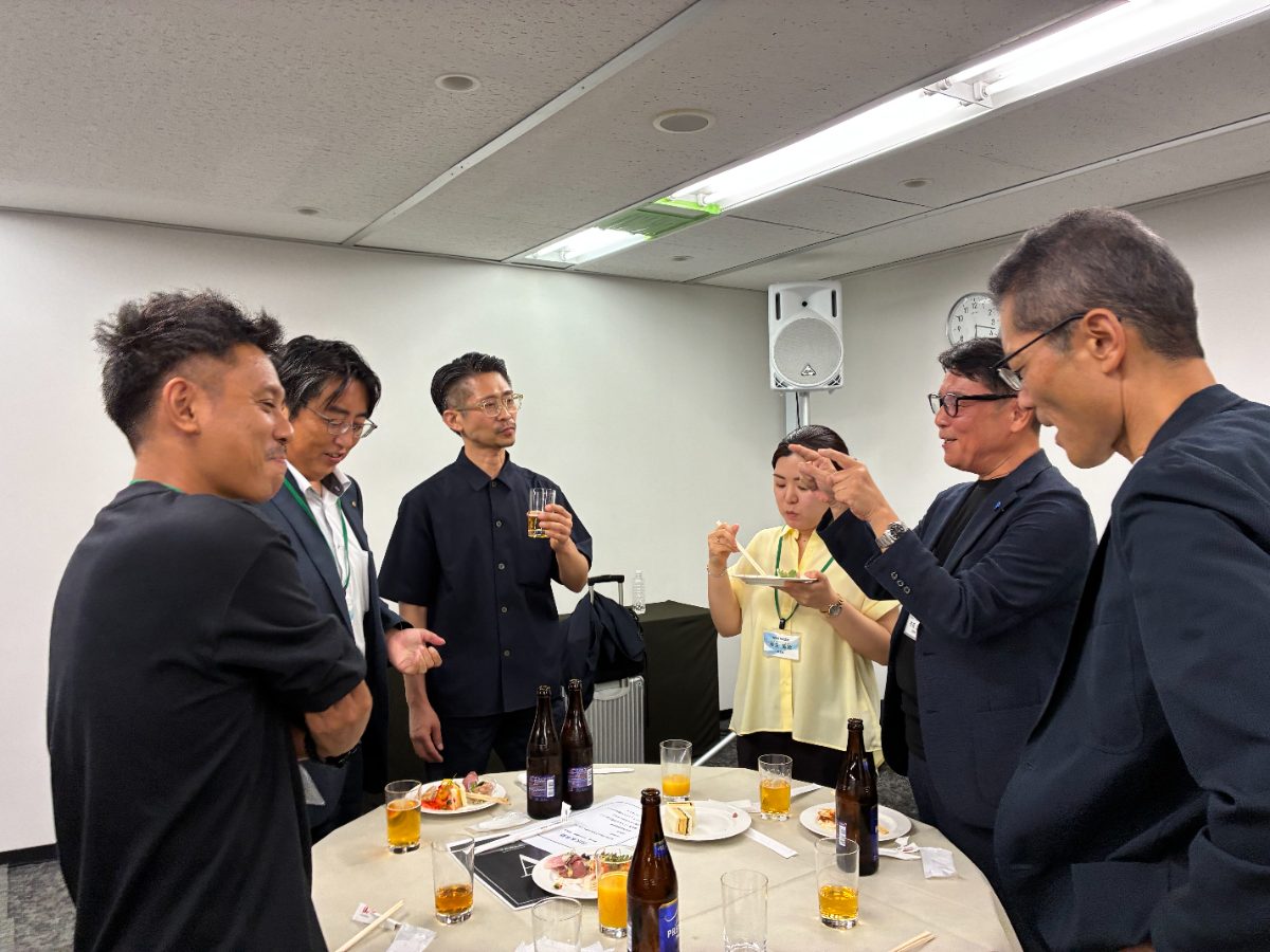 リアル懇親会風景
